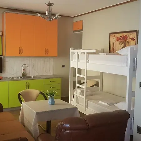 Alfred Apartment